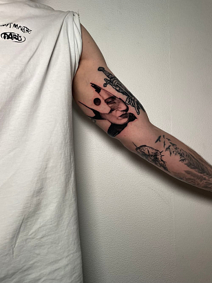 тату ласточка